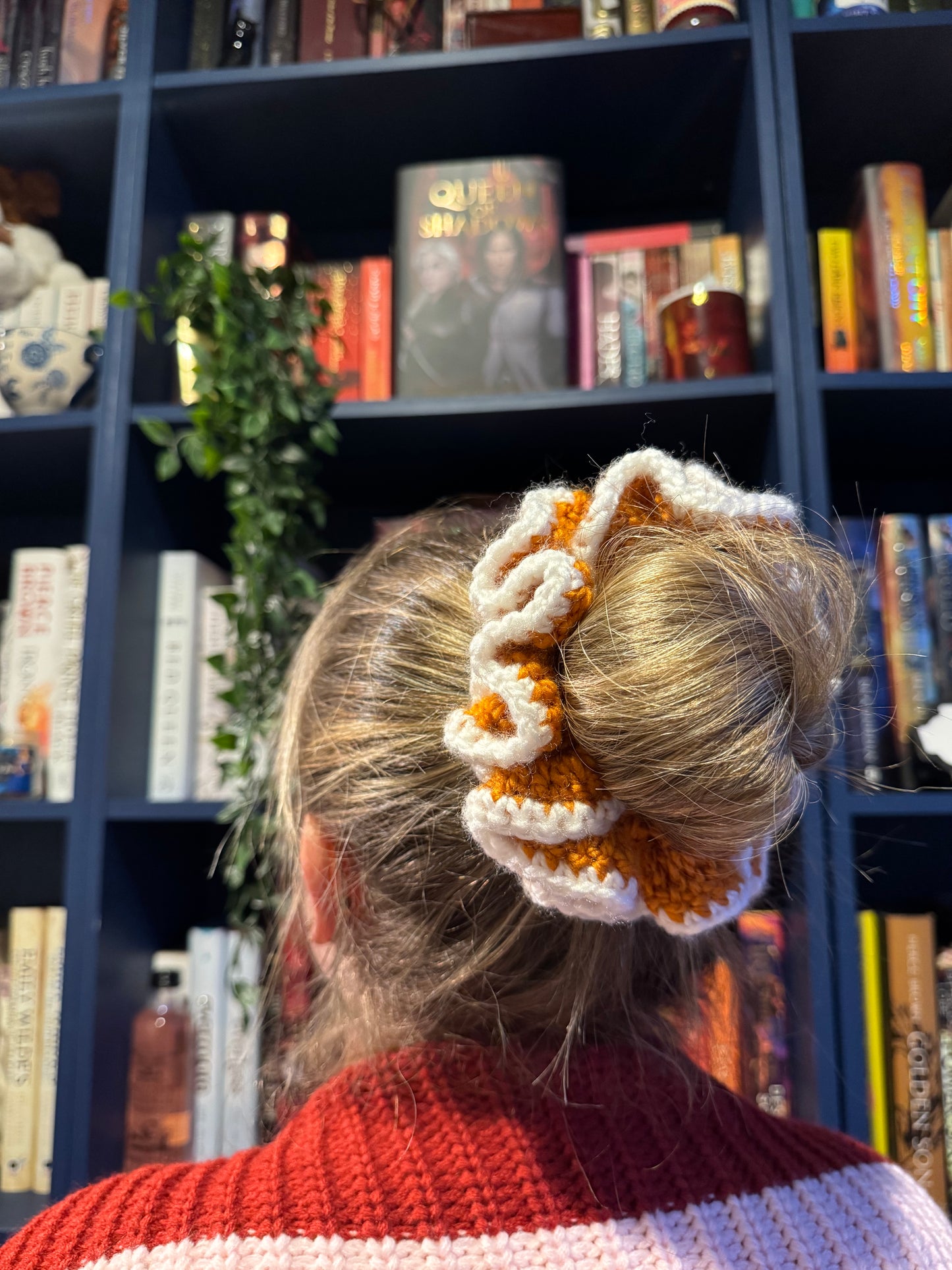 The Two Toned Scrunchie 🤍