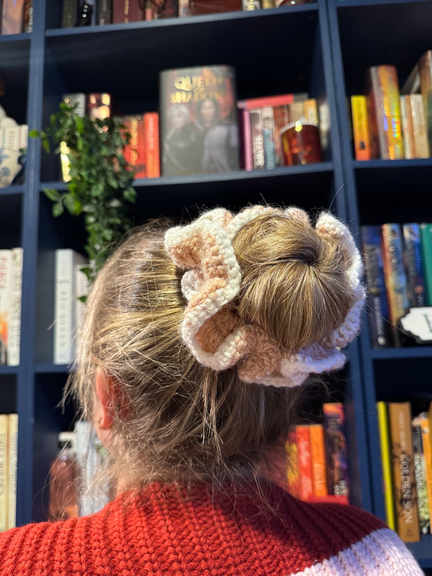 The Two Toned Scrunchie 🤍
