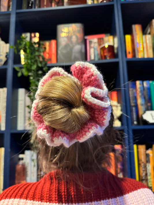 The Two Toned Scrunchie 🤍