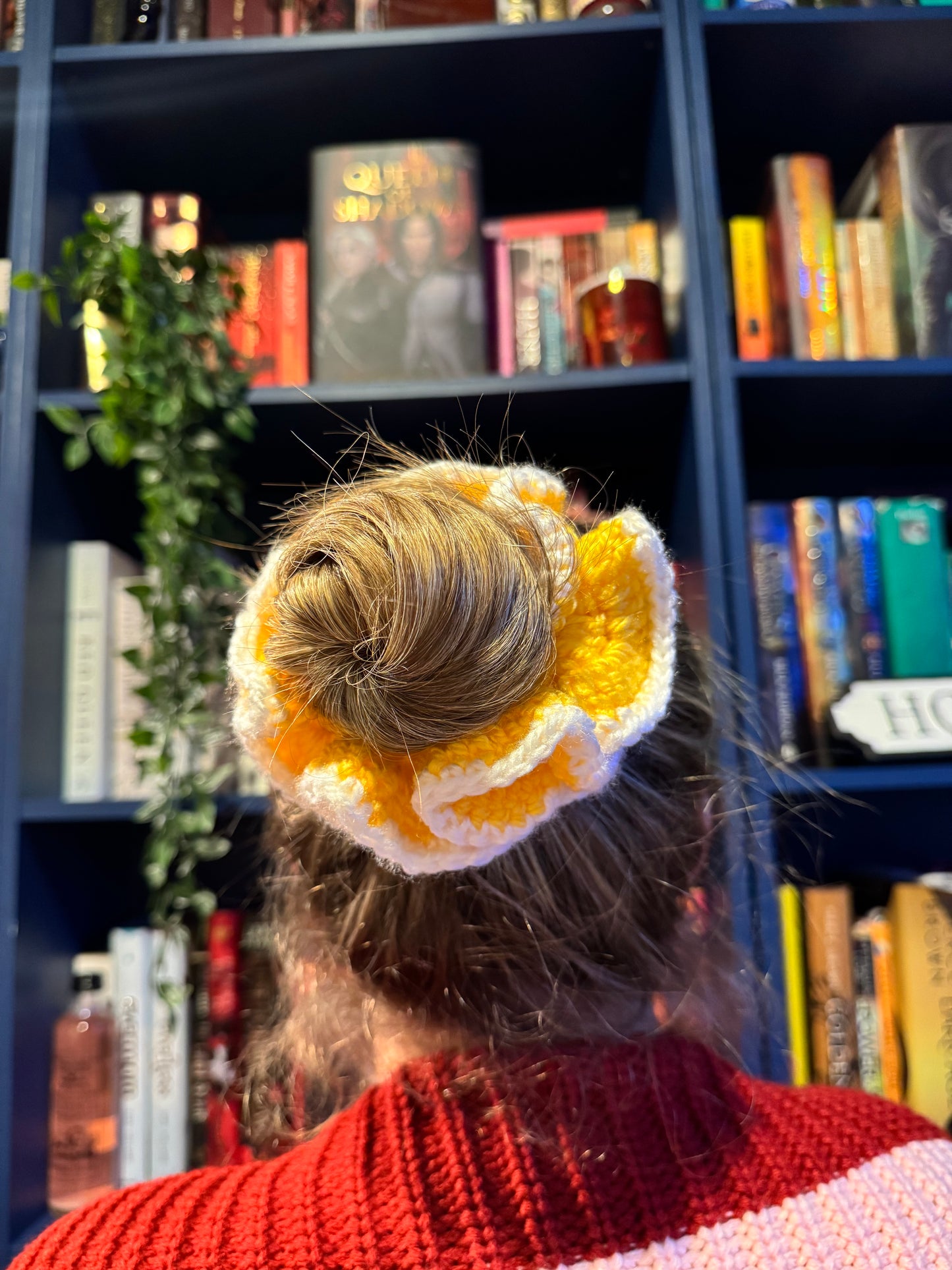 The Two Toned Scrunchie 🤍